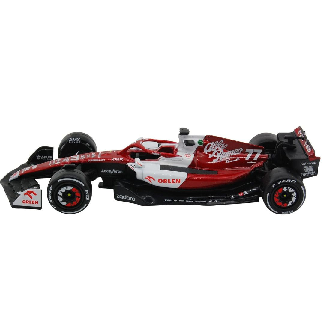 Bburago 1:43 F1 2022 Alfa Romeo C42 #24. Guanyu Zhou / #77 V.Bottas