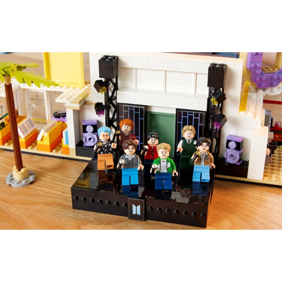 LEGO Ideas BTS Dynamite 21339 Model Kit for Adults, Gift Idea for BTS Fun  with 7 Minifigures of The Famous K-pop Band, Features RM, Jin, SUGA,  j-Hope