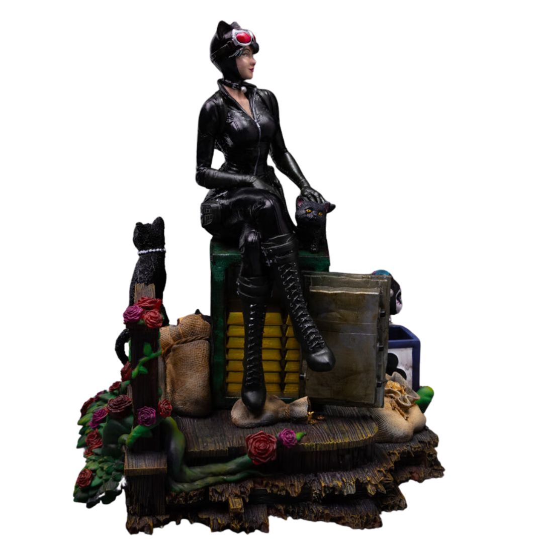 Catwoman (Gotham City Sirens) Deluxe Statue By Iron Studios -Iron Studios - India - www.superherotoystore.com