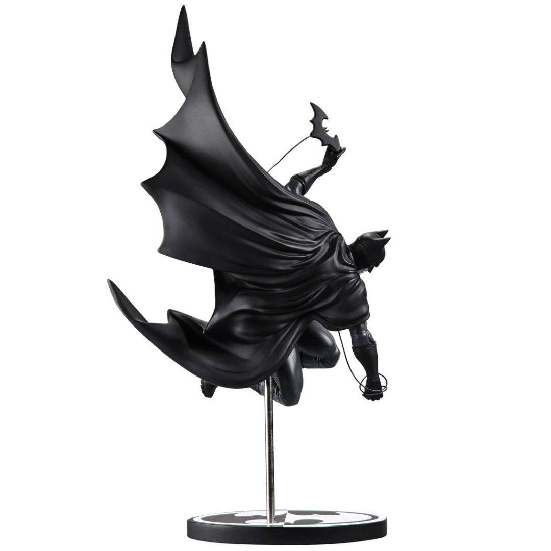 Batman Black And White By Inhyuk Lee Resin Statue by Mcfarlane -McFarlane Toys - India - www.superherotoystore.com