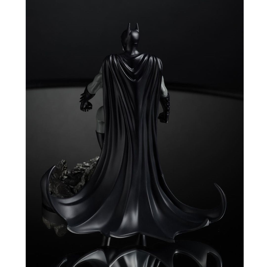 Batman By Bjorn Barends Batman Black And White Statue By Mcfarlane Toys -McFarlane Toys - India - www.superherotoystore.com