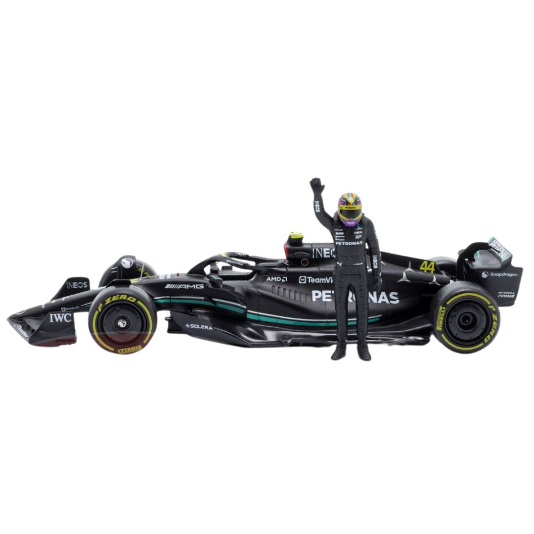 2023 Mercedes-AMG F1 W14 George Russel Formula 1 1:24 Scale Die Cast Car with Pilot by Bburago